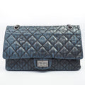 Chanel 2.55 Reissue Shoulder Bag Striped Navy Black Quilted – Accessorio premium elegante