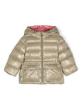 Piumino Merary con cappuccio per neonata Moncler Enfant verde per maniche lunghe – Accessorio premium elegante
