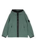 Giubbino con cappuccio per bambino Stone Island Junior verde con orli elasticizzati – Accessorio premium elegante
