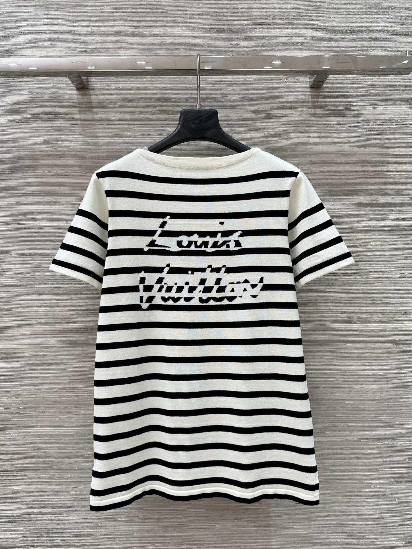LV 25 Striped Letter Jacquard One-Shoulder Knitted White Black Cotton Polyester – Accessorio premium elegante